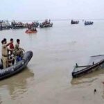 किसानों से भरी नाव नदी में पलटी, 24 लोगों के डूबने की आशंका