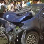 UP Accident: तीन लोगों को रौंदकर चकनाचूर हुई स्विफ्ट डिजायर कार