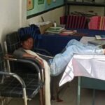 मास्टर! टेबल पर पैर रखकर सोती रही, बच्चे घर चले गए;